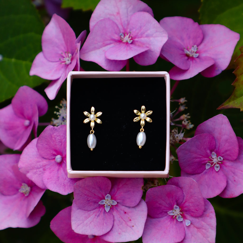 Tripple pearl flower stud