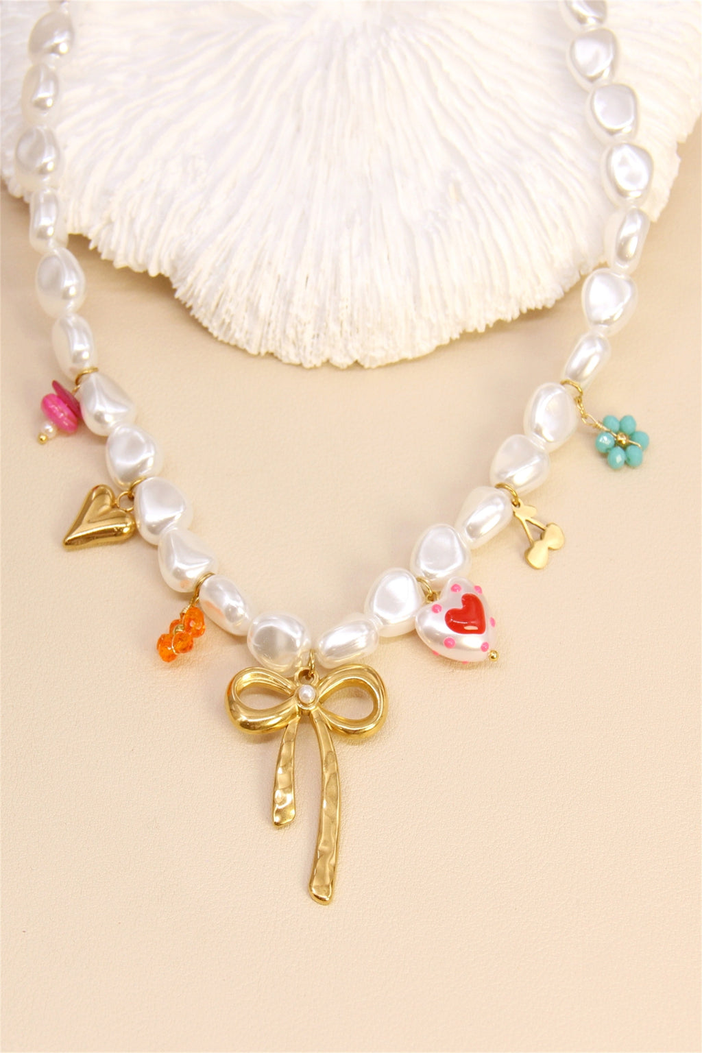 Funky bow necklace