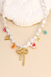 Funky bow necklace