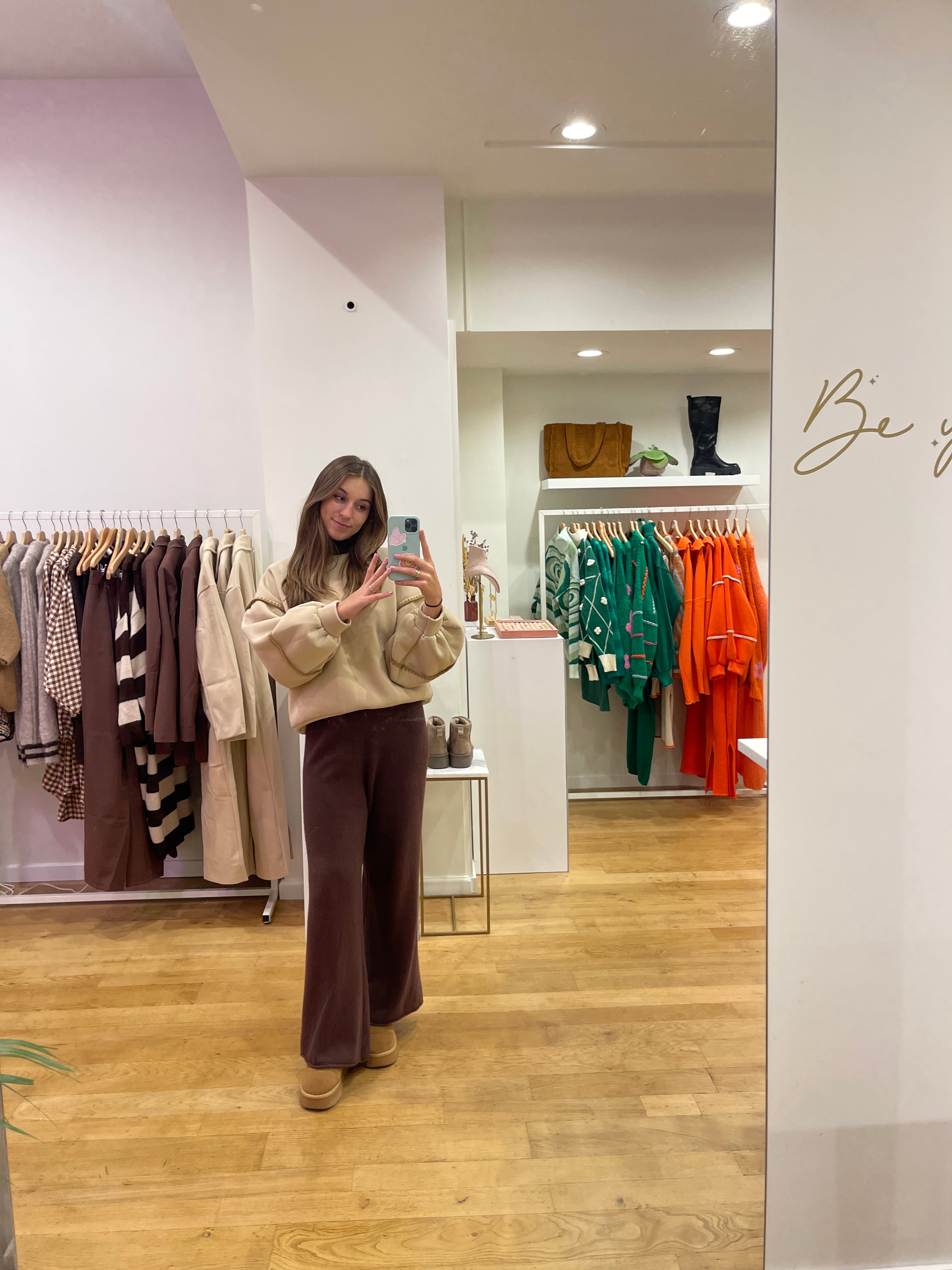 Embroidery sweater beige