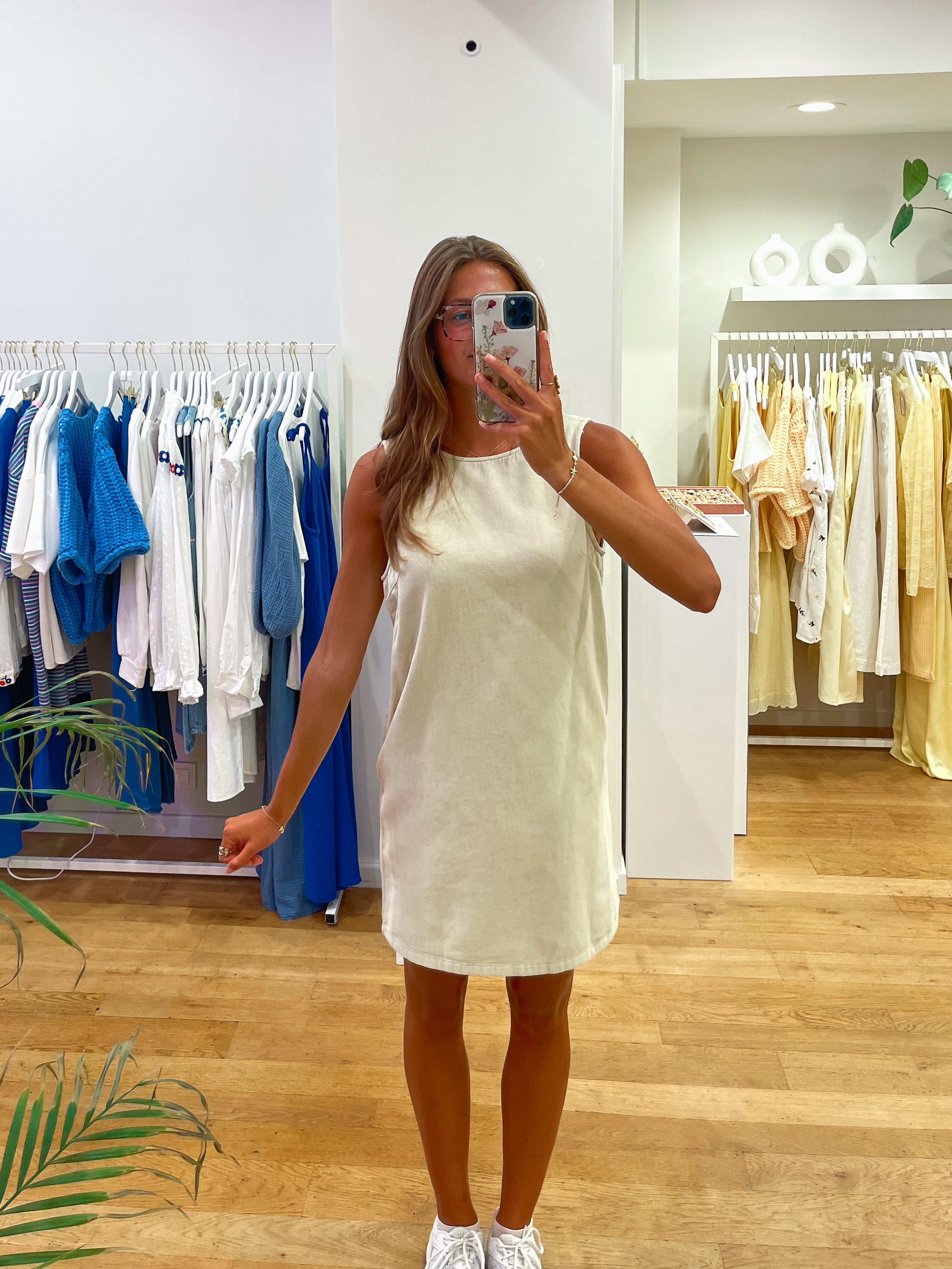 Open back dress beige