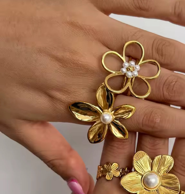 Flower pearl ring
