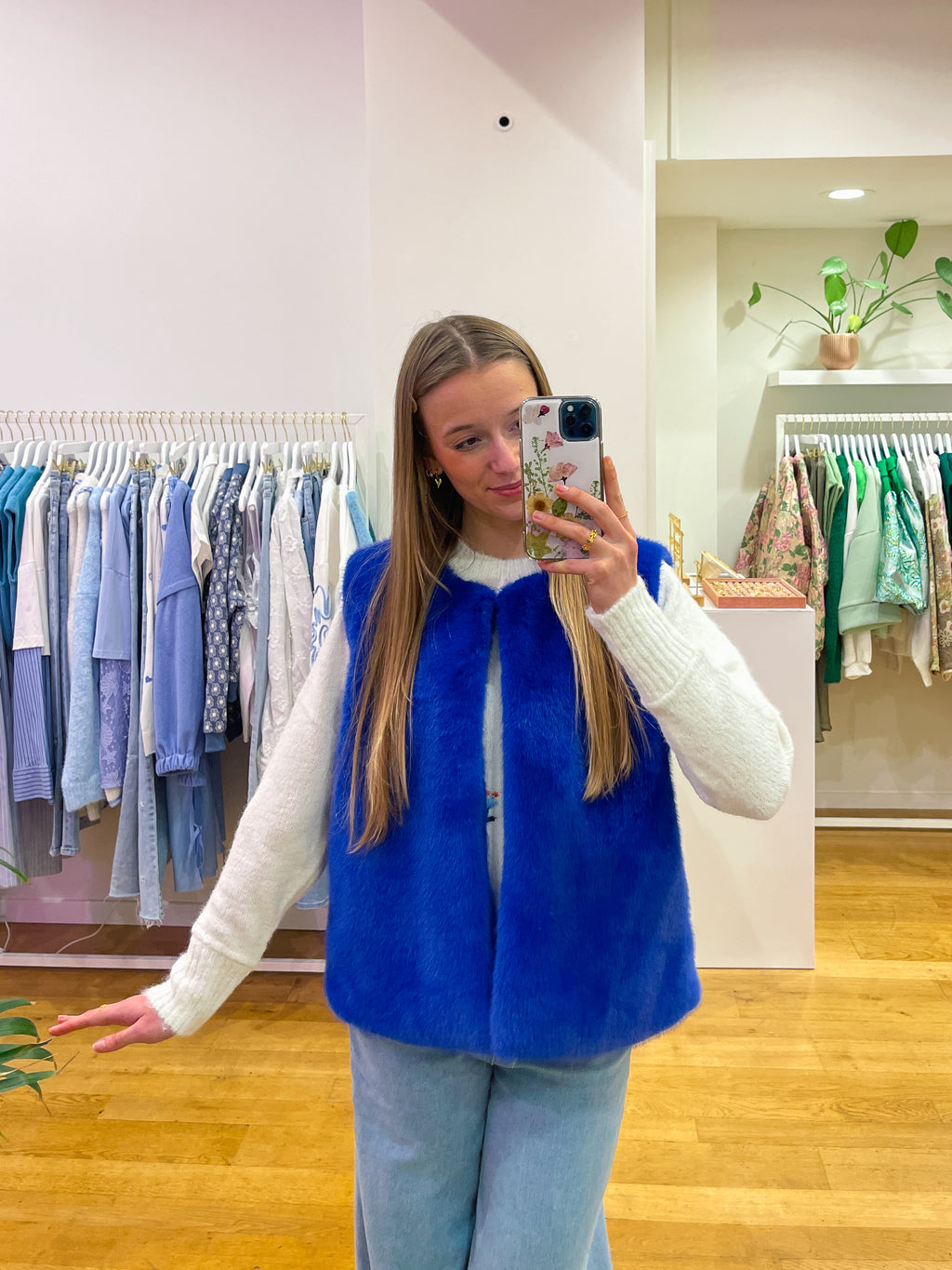 Fluffiest sleeveless jacket kobalt