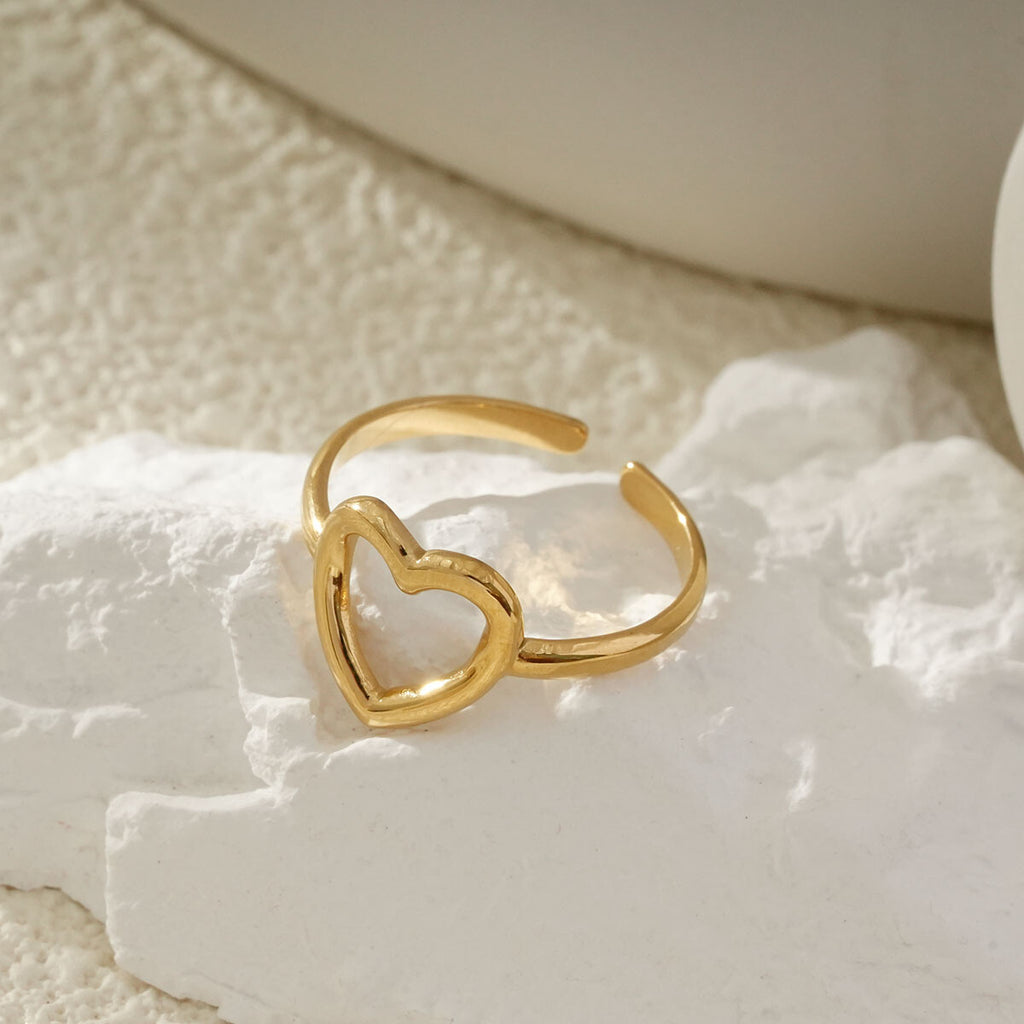 Simple heart ring