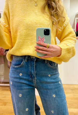Yellow sweater nona