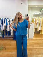 Blue cable sweat