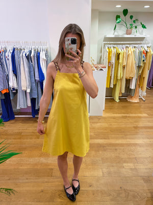 Linnen dress details yellow