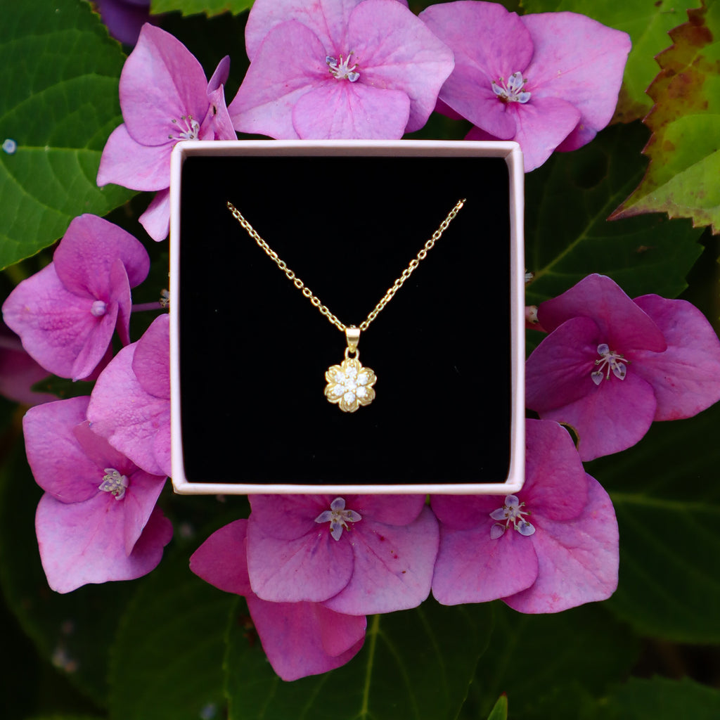 Vintage flower necklace