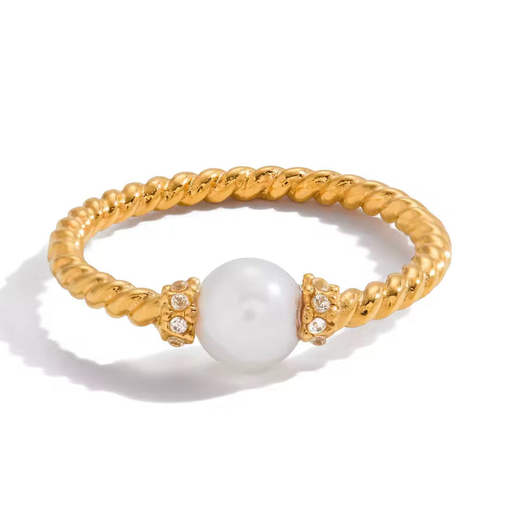 Pearl ring maat 17