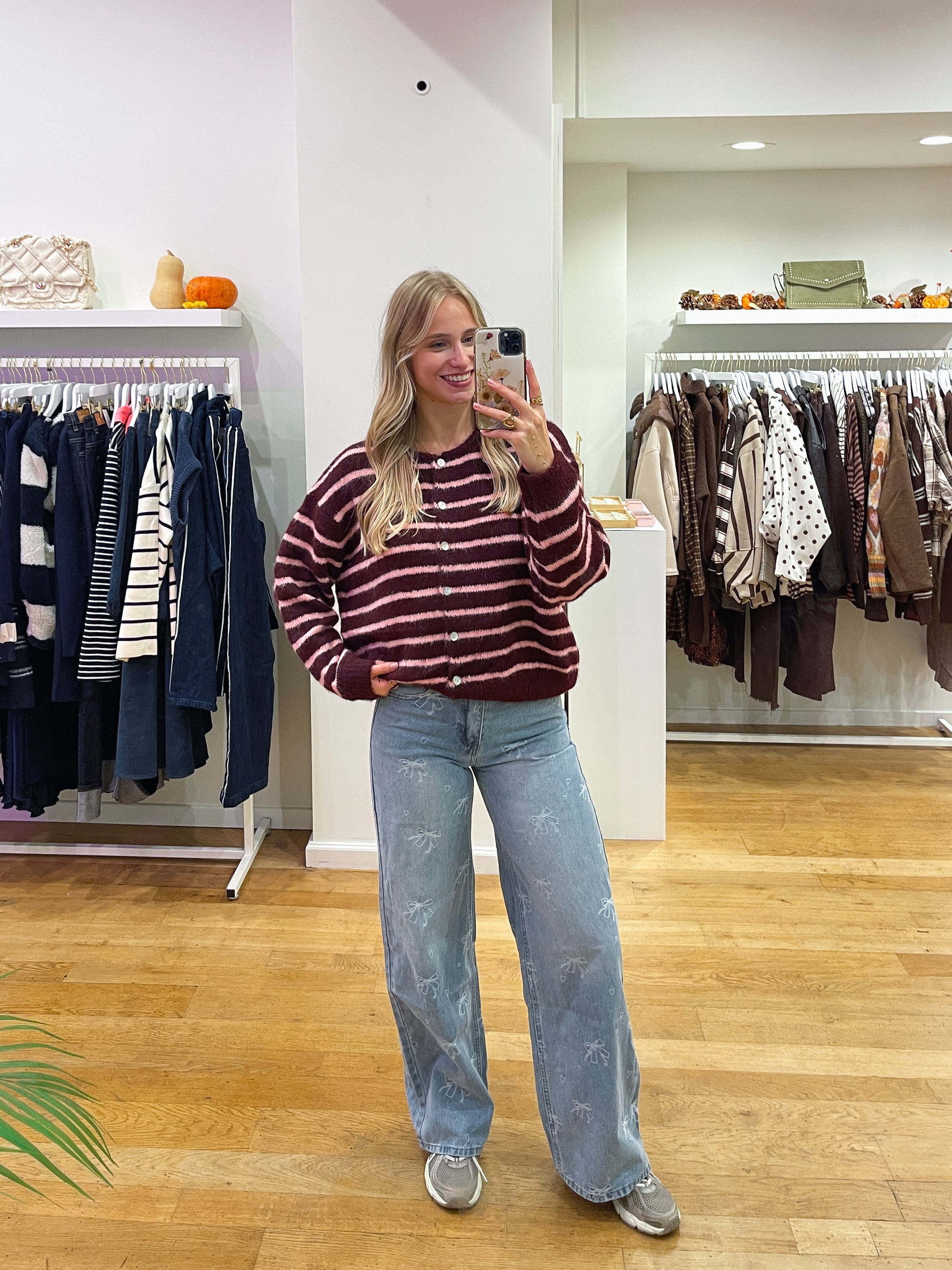 White bow jeans pre-order