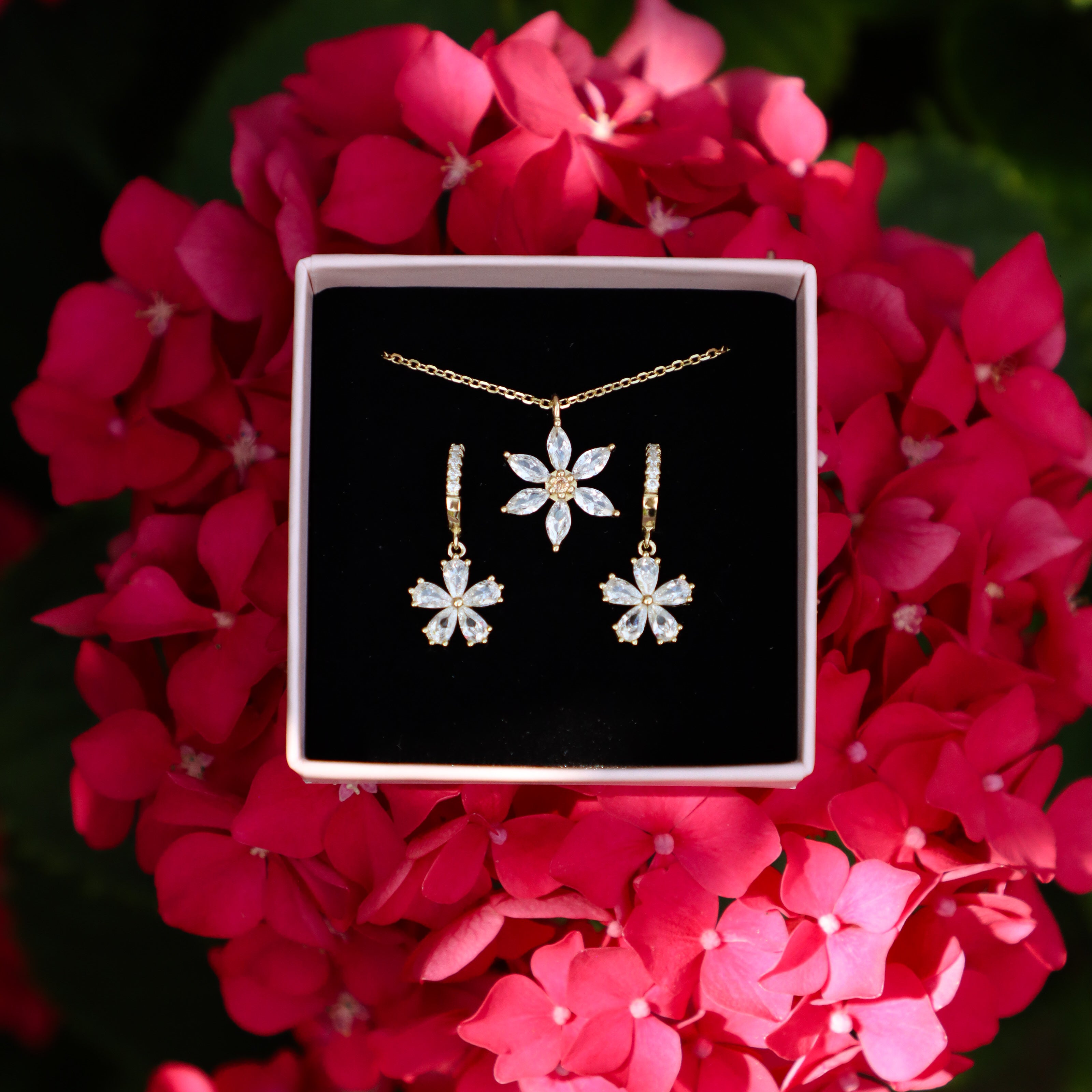 Moana flower necklace