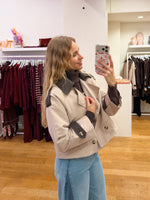 Trench leather details