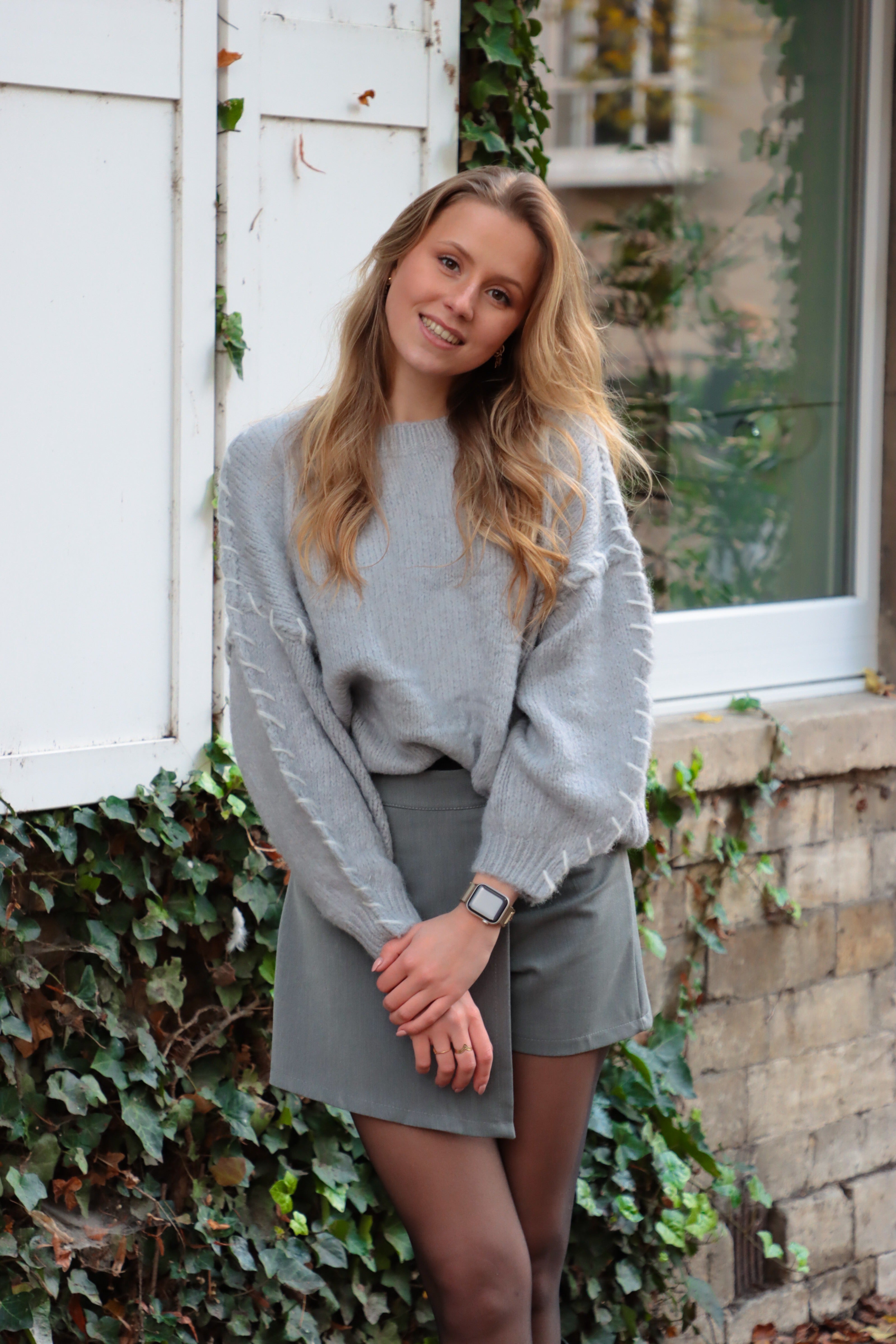 Cute sweater grey