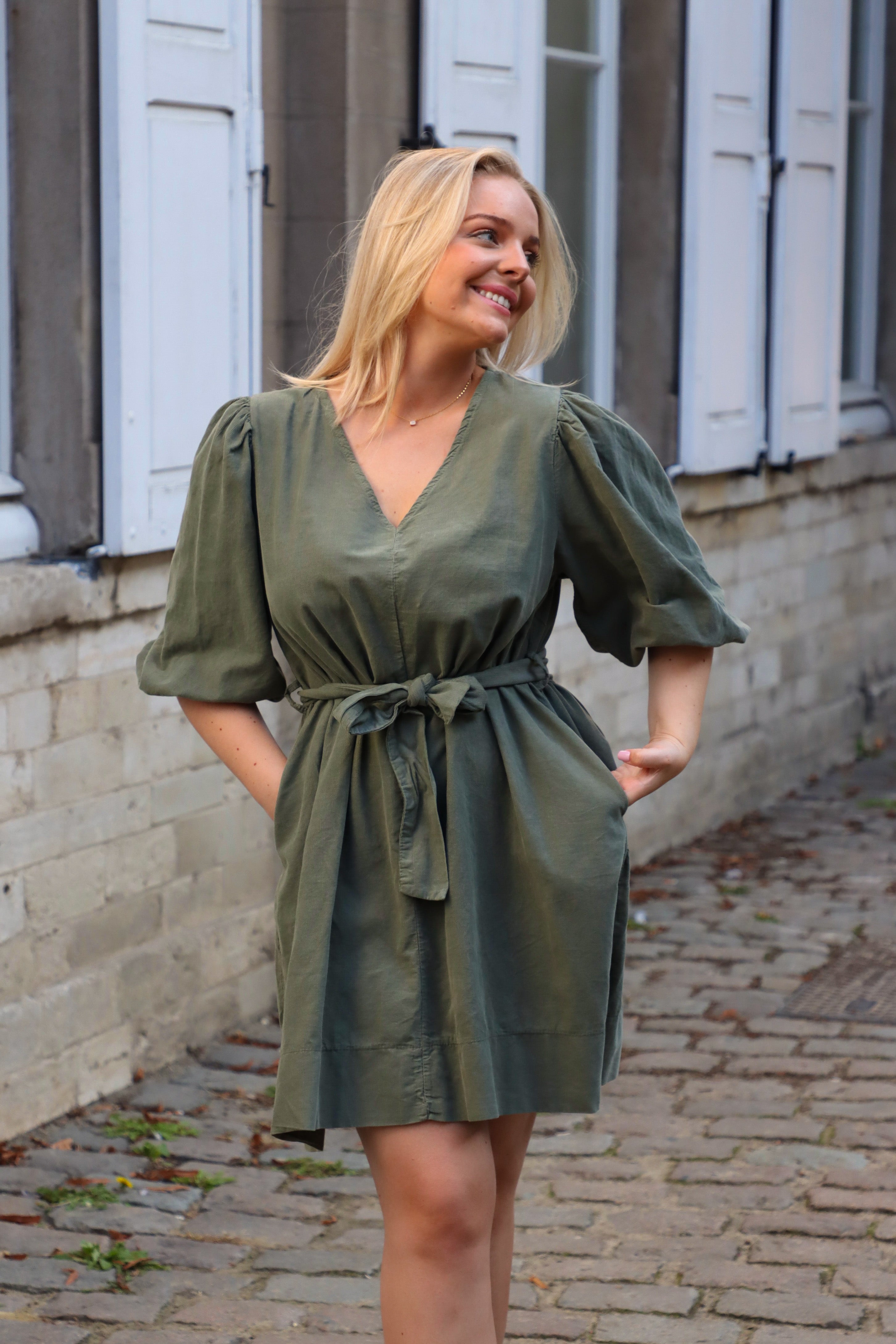 Mies dress kaki