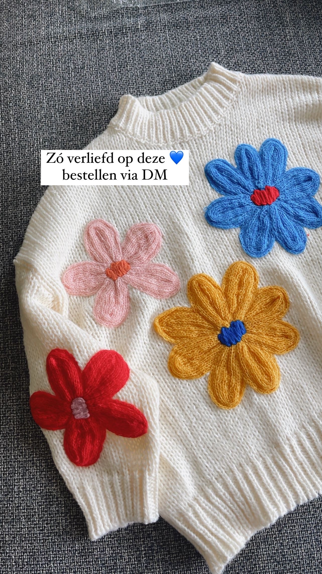Order cardigan M/L, sweater S/M