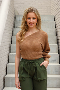 One shoulder camel