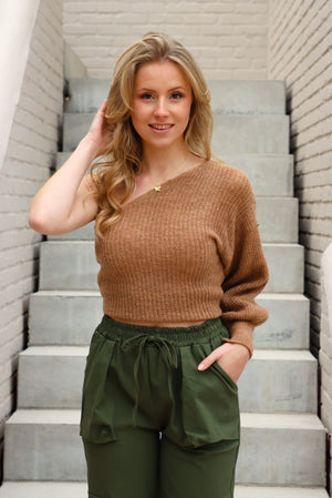 One shoulder camel